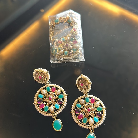 NWOT Colourful Necklace set with Maatha Teeka & matching earrings ! - Picture 4 of 9